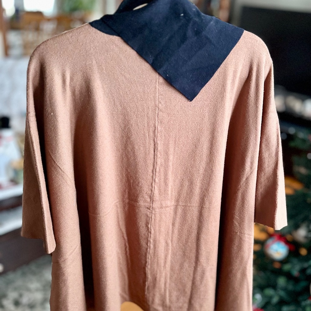 NWT Hem & Thread Poncho - Picture 3 of 7